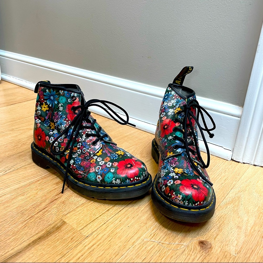 Dr Martens Short Boots Floral Sz 8